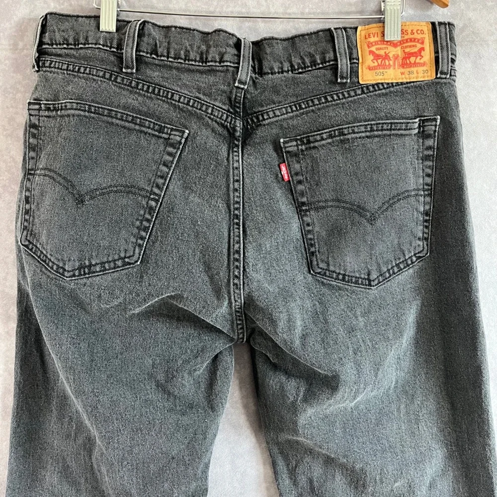 Levis 505 Regular Fit Mens 38x30 Black Faded Denim Jeans Casual Pants 00505-2913